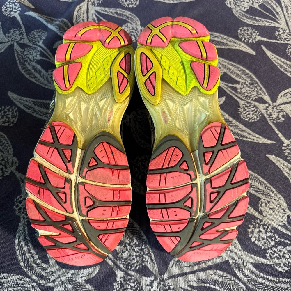 ASICS Women’s GT-2170 Sneaker
Size 10 - Picture 4 of 7